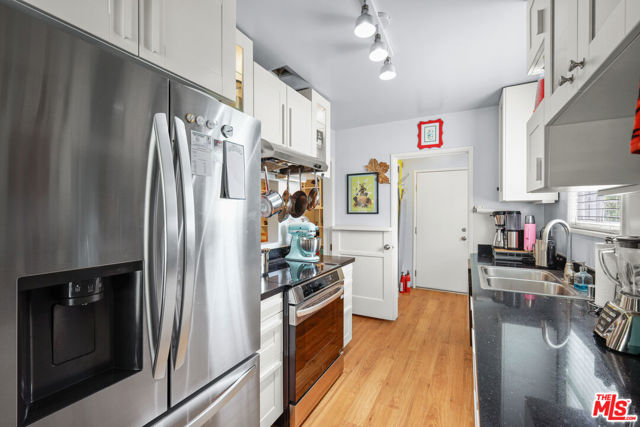 6961 Zelzah Avenue, Reseda CA: https://media.crmls.org/mediaz/92a6acb4-ca8e-4418-a48c-7ba6beecabb6.jpg