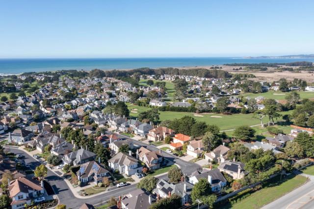 321 Eagle Trace Drive, Half Moon Bay CA: https://media.crmls.org/mediaz/92a6b769-56ab-4811-bf53-bac0ae1e841a.jpg