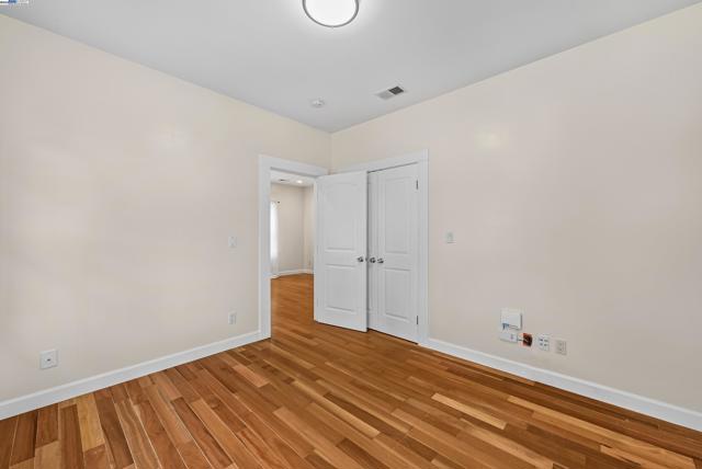 931 E 23Rd St, Oakland CA: https://media.crmls.org/mediaz/92a6e692-38db-435d-8230-43c071697159.jpg