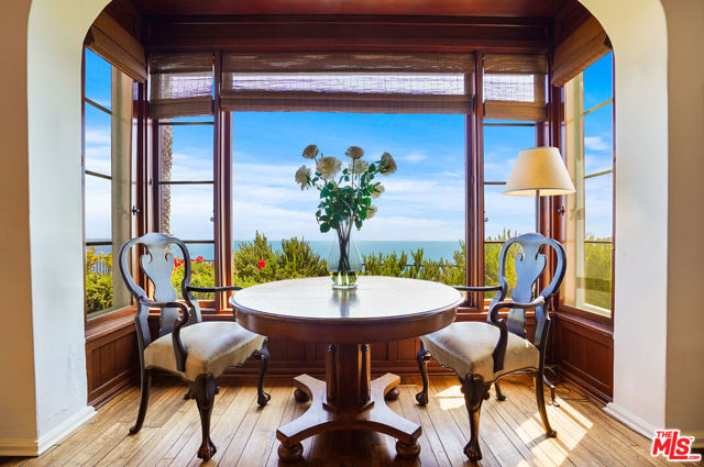 22800 Beckledge Terrace, Malibu CA: https://media.crmls.org/mediaz/92a7388c-4759-4df6-99bd-f6ad64baa8c0.jpg