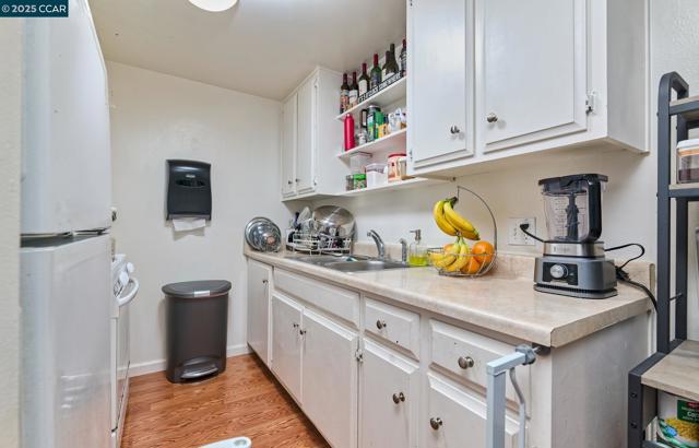 4913 Douvan Ct, Carmichael CA: https://media.crmls.org/mediaz/92a78b1e-7c7e-48e1-9674-d7611858b422.jpg