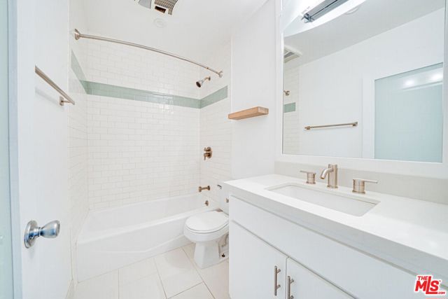 2101 California Avenue, Santa Monica CA: https://media.crmls.org/mediaz/92a7bfa4-f18a-4c7c-8e43-a7aec90c3d45.jpg