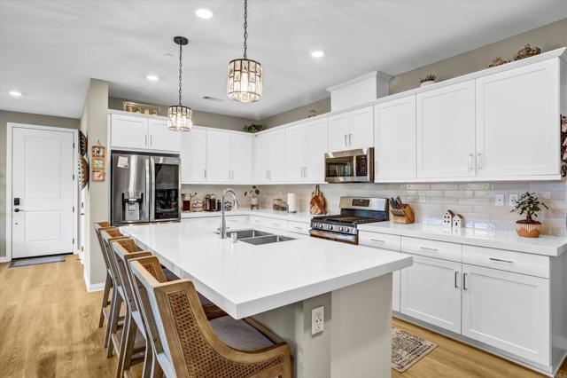 Detail Gallery Image 9 of 32 For 2332 Trevi Cir, Chula Vista,  CA 91913 - 4 Beds | 3 Baths