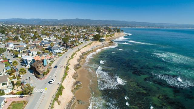 360 36th Avenue, Santa Cruz CA: https://media.crmls.org/mediaz/92a90d72-d08c-4ec2-8d92-75bd1aea3508.jpg