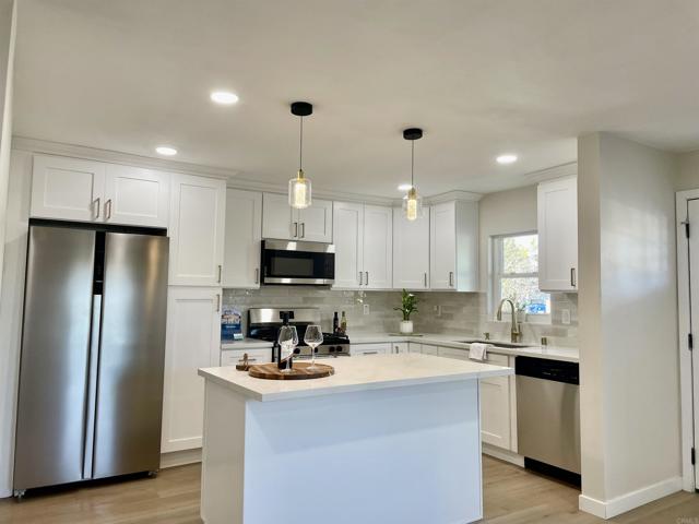 Detail Gallery Image 5 of 16 For 2416 Shamrock St, San Diego,  CA 92105 - 3 Beds | 2 Baths