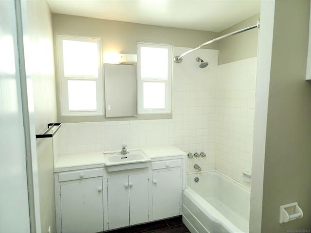 811 3rd Street, Coronado CA: https://media.crmls.org/mediaz/92a94cb2-92a3-4920-b4d1-8f70ffe3aed7.jpg