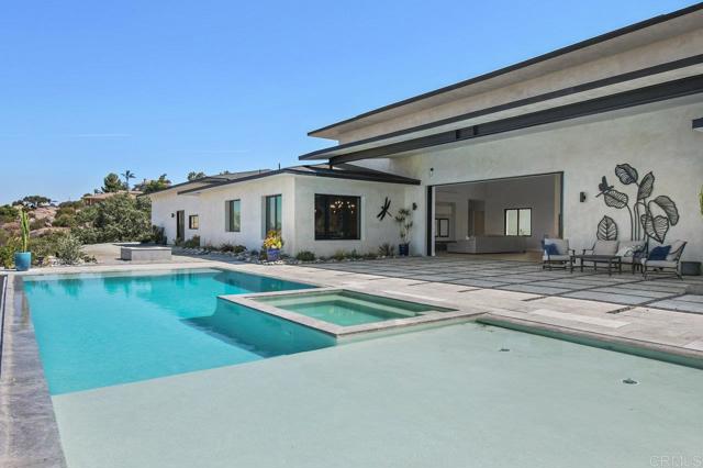 573 Lilac Ranch Rd, Alpine CA: https://media.crmls.org/mediaz/92a96ad8-721e-4602-86ef-d579d5b45274.jpg