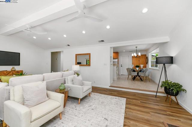 6701 Taffy Ct, Pleasanton CA: https://media.crmls.org/mediaz/92a97e06-f8f5-4d7f-8ca6-6c70754631aa.jpg