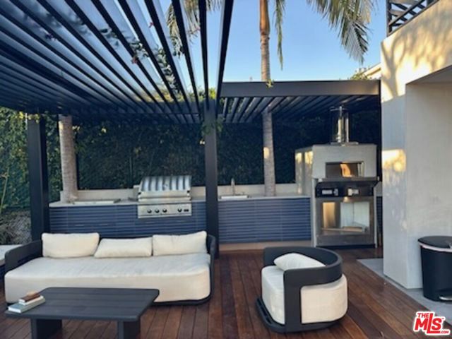 2717 Motor Avenue, Los Angeles CA: https://media.crmls.org/mediaz/92a9ad90-34e4-4612-9e4d-77f78b905929.jpg