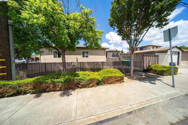 33972 10Th St, Union City CA: https://media.crmls.org/mediaz/92aa198c-bb69-40bc-930e-9c0725ac9d56.jpg