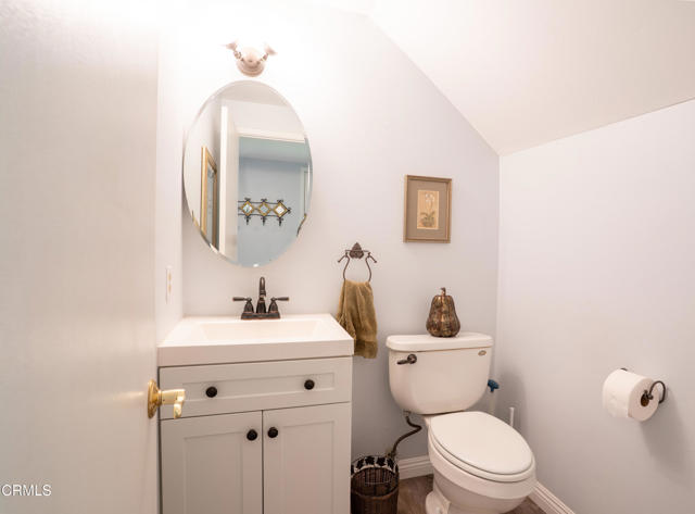 1584 Prima Ct, Camarillo CA: https://media.crmls.org/mediaz/92ab3153-a85f-4f5a-990e-11ce6c089369.jpg