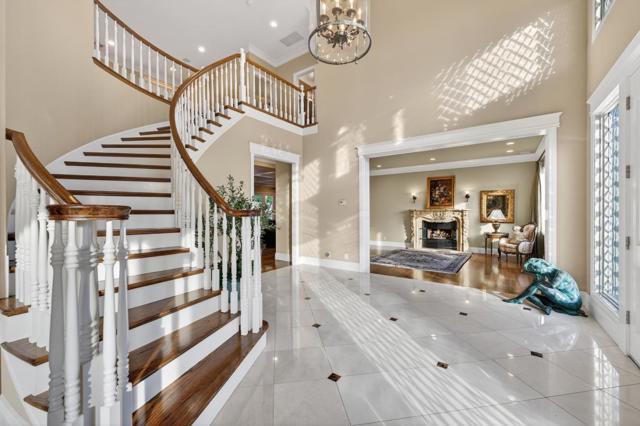 9540 Via Del Oro, Gilroy CA: https://media.crmls.org/mediaz/92ab8290-a7aa-4696-99c8-3180a204001d.jpg