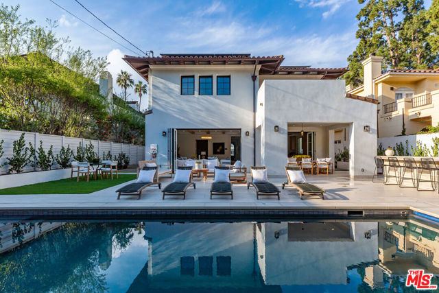 409 21st Street, Santa Monica CA: https://media.crmls.org/mediaz/92ac8f41-922e-4d7b-8cba-775a89c71d45.jpg