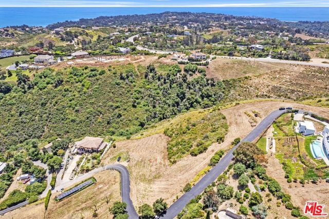 1 Via Acero Street, Malibu CA: https://media.crmls.org/mediaz/92acd5ad-c66b-4888-893b-c0f63212b197.jpg