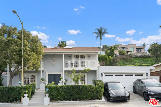 3156 Dona Emilia Drive, Studio City CA: https://media.crmls.org/mediaz/92ad2a6c-4fb3-447c-b166-2119411acd6d.jpg