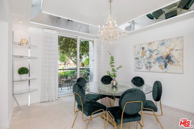 5333 Zelzah Avenue, Encino CA: https://media.crmls.org/mediaz/92ad46d9-226a-4c62-8651-1d1cf8c124e2.jpg