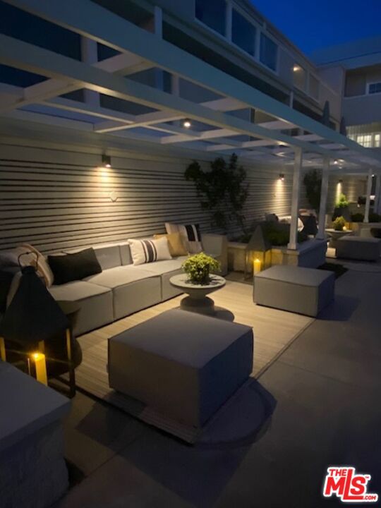 22626 Pacific Coast Highway, Malibu CA: https://media.crmls.org/mediaz/92ad4ca2-d5a8-48c1-82bc-61f2a8f077d5.jpg