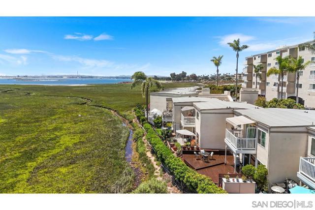 4007 Crown Point Drive, San Diego CA: https://media.crmls.org/mediaz/92ad5d55-8f57-4729-8892-5d305ba07351.jpg
