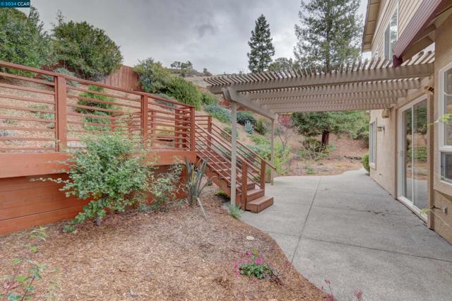 5171 Keller Ridge Dr, Clayton CA: https://media.crmls.org/mediaz/92ad88ff-1dff-4fc0-acab-74dedef94102.jpg