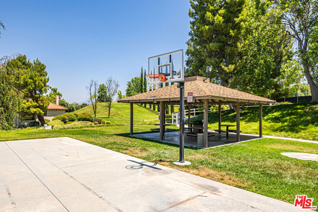 20055 Avenue Of The Oaks, Newhall CA: https://media.crmls.org/mediaz/92ad9ba1-89d6-4597-aac3-9d0420cd4e68.jpg