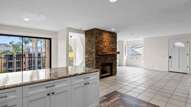 Detail Gallery Image 6 of 36 For 812 Kalpati Cir #E,  Carlsbad,  CA 92008 - 2 Beds | 3 Baths