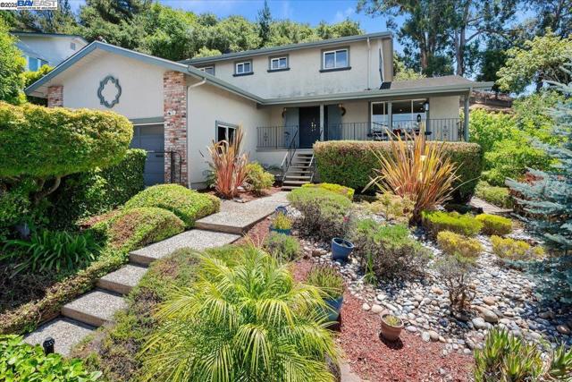 3457 Hackamore Dr, Hayward CA: https://media.crmls.org/mediaz/92ae72e2-8609-40d6-8b65-ab80c9f1f05e.jpg
