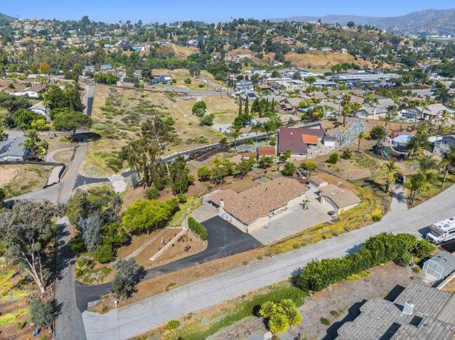 12220 Valhalla Drive, Lakeside CA: https://media.crmls.org/mediaz/92ae7e51-16f9-4d85-8537-9ab4d38bcc7a.jpg