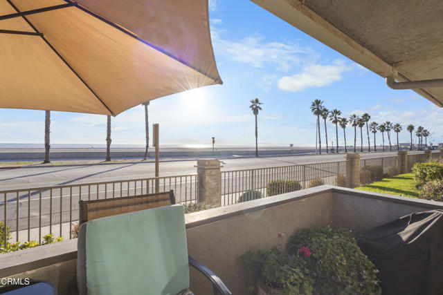 275 E Surfside Drive, Port Hueneme CA: https://media.crmls.org/mediaz/92aeaefa-9186-4adc-bcf1-2d71777b95c3.jpg