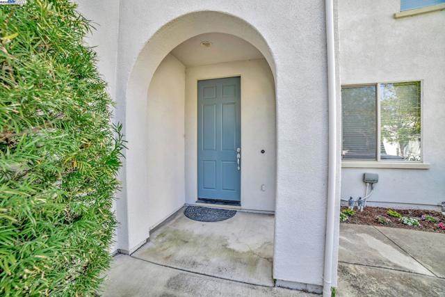3312 Amaryllis Cir, San Ramon CA: https://media.crmls.org/mediaz/92aed39a-f975-409f-a626-731b5efc883d.jpg