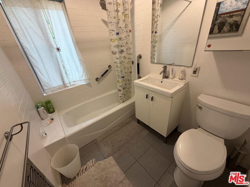 https://media.crmls.org/mediaz/92aee189-39fa-4269-8399-628a395d45c7.jpg?preset=X-Large