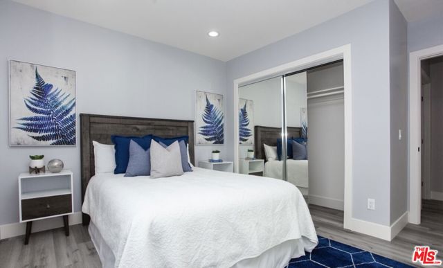 433 S Wilton Place, Los Angeles CA: https://media.crmls.org/mediaz/92af9304-be68-4d4b-9451-760033446bec.jpg