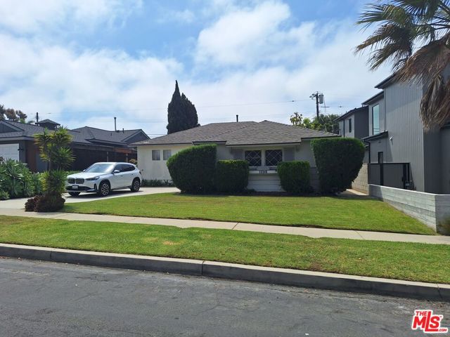 13148 Lake Street, Los Angeles CA: https://media.crmls.org/mediaz/92afb637-7c1e-4024-8cb5-eb9707c8004b.jpg