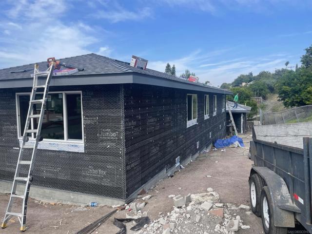 3335 37 S Barcelona St., Spring Valley CA: https://media.crmls.org/mediaz/92b0d418-de9c-4f09-9918-cd5b21bf4076.jpg