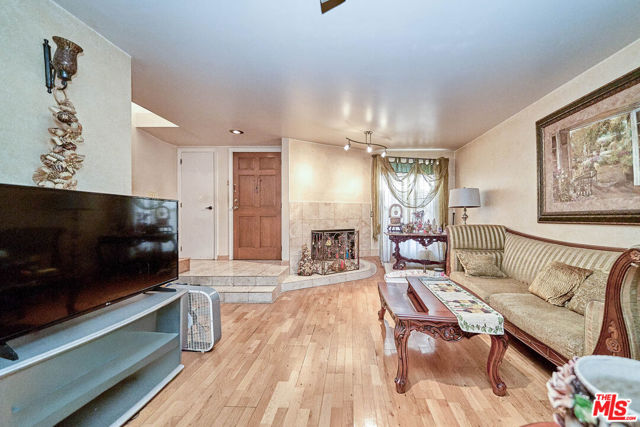 219 North Isabel Street, 5 photo 5