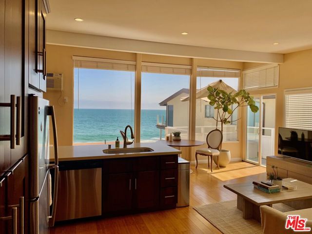 25164 Malibu Road, Malibu CA: https://media.crmls.org/mediaz/92b15c2c-4f91-49f0-be3e-6c9ab535ae72.jpg
