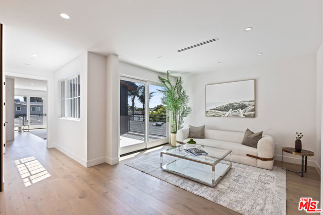 908 Rosecrans Avenue, Manhattan Beach CA: https://media.crmls.org/mediaz/92b21a68-2152-47de-b76a-d7d2729cc14b.jpg