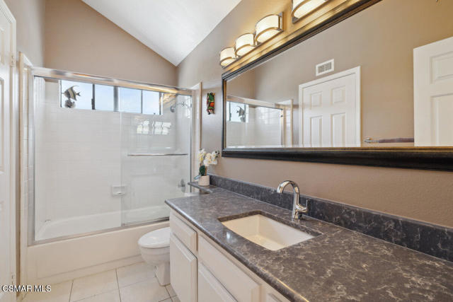 6690 Oak Springs Drive, Oak Park CA: https://media.crmls.org/mediaz/92b25e5d-2866-4e4e-b4ec-674084bcca95.jpg