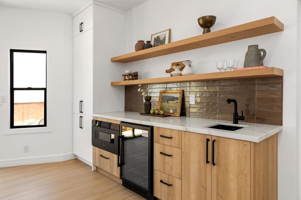 https://media.crmls.org/mediaz/92b26778-e625-499e-bcbf-634f51c80a71.jpg?preset=X-Large