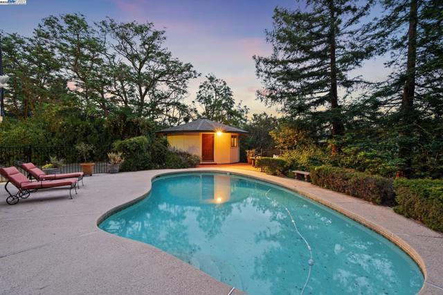 375 Montecillo Dr, Walnut Creek CA: https://media.crmls.org/mediaz/92b271af-8c5a-45ac-9d96-535267110a74.jpg