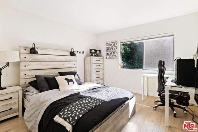 4101 Tarrybrae Terrace, Tarzana CA: https://media.crmls.org/mediaz/92b2afc5-0677-4cae-924d-5d6e49fe5da1.jpg