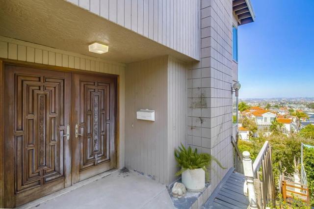 954 Harbor View Dr, San Diego CA: https://media.crmls.org/mediaz/92b2e964-f96f-4f11-a538-7e44652b7622.jpg