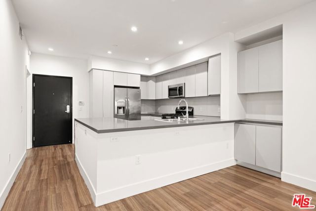 1515 Colby, Los Angeles CA: https://media.crmls.org/mediaz/92b3483d-b0cd-4b27-a48b-7776c0ea3d59.jpg