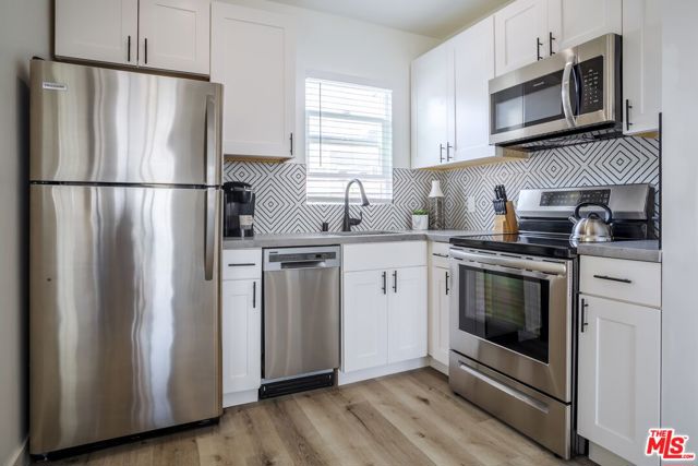 329 N Alexandria Avenue, Los Angeles CA: https://media.crmls.org/mediaz/92b362a4-e4a6-44ee-a414-ed01aa8f45ca.jpg