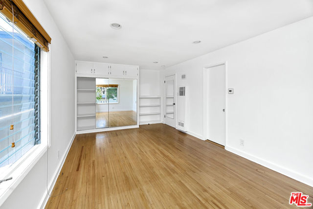 607 Ashland Avenue, Santa Monica CA: https://media.crmls.org/mediaz/92b38b33-6863-4928-ab15-102eed1e0cfd.jpg