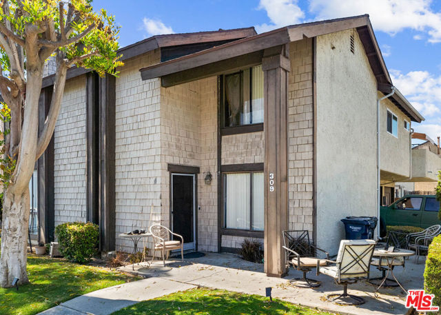 309 Utica Avenue, Huntington Beach CA: https://media.crmls.org/mediaz/92b3a5c3-fe68-46a3-a6be-0235470a13f2.jpg