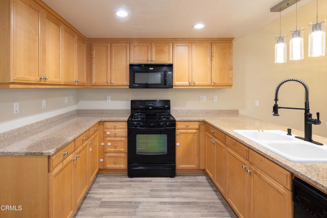 Detail Gallery Image 8 of 19 For 510 Flathead River St, Oxnard,  CA 93030 - 2 Beds | 2/1 Baths