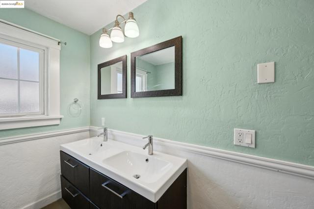 Image 30 of 60 For 1063 32nd St