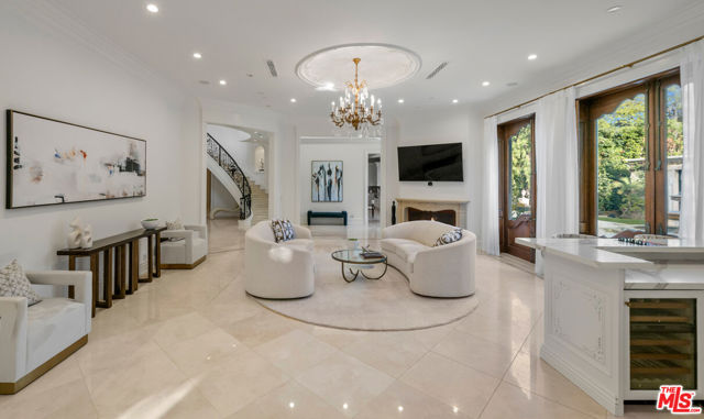 1021 N Crescent Drive, Beverly Hills CA: https://media.crmls.org/mediaz/92b49db8-a147-4bbc-9cf6-4b5d75acc52a.jpg