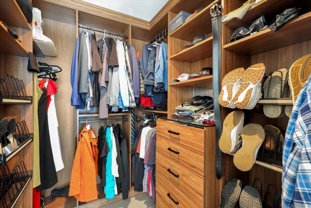 888 W E St, San Diego CA: https://media.crmls.org/mediaz/92b55950-6130-4192-ac93-44197a7ee846.jpg