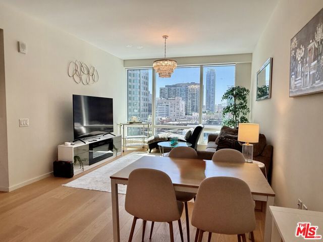 877 Francisco Street, Los Angeles CA: https://media.crmls.org/mediaz/92b55fc1-847f-4e84-b9e3-18080eade27b.jpg